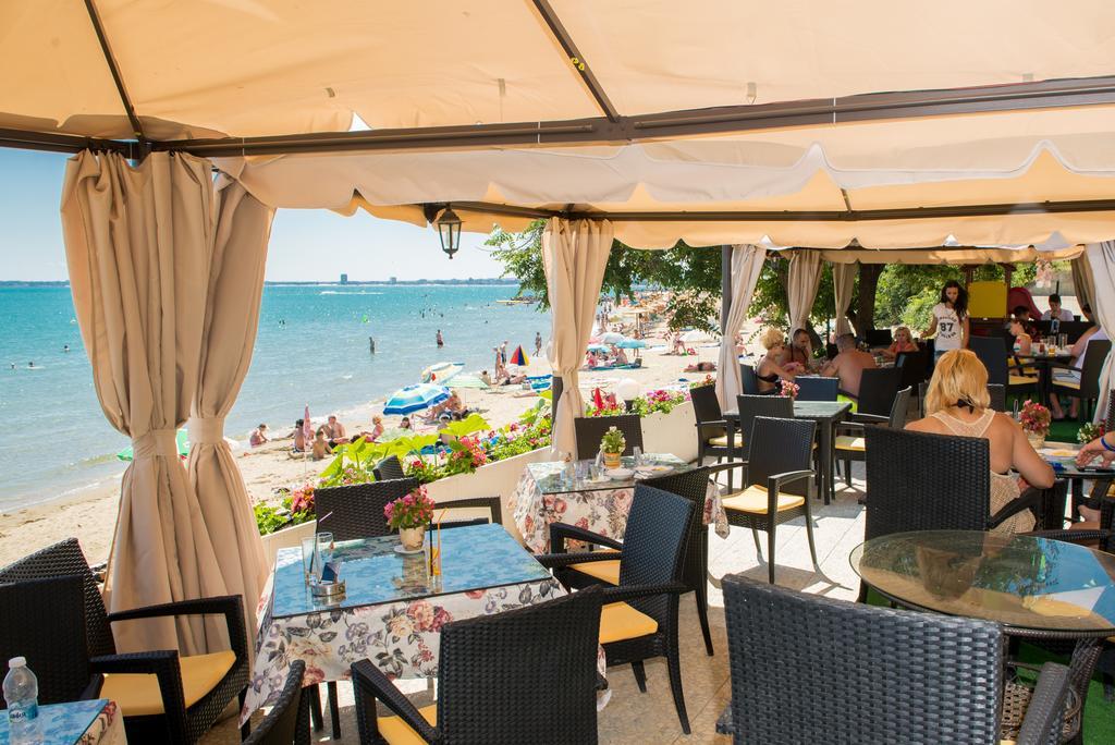 Iris Beach Hotel Sveti Vlas Buitenkant foto